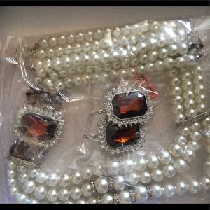 Simulated Pearls, Diamonds & Enstatite Set